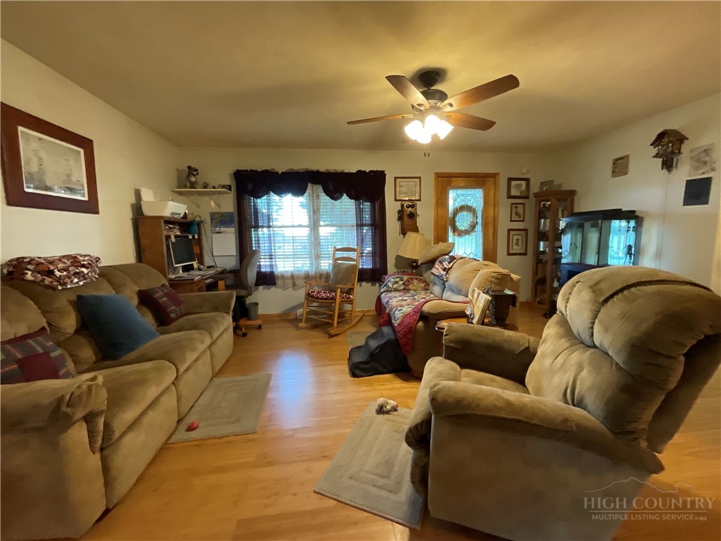 6627 Glade Valley Road Property Photo 9