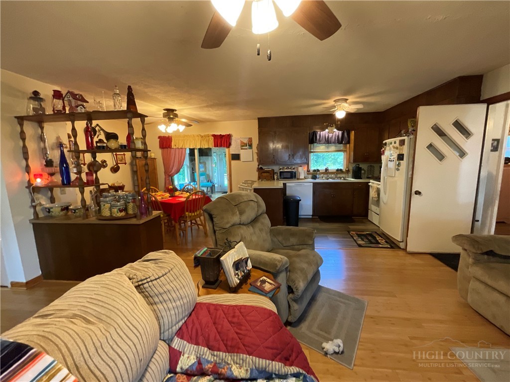 6627 Glade Valley Road Property Photo 10