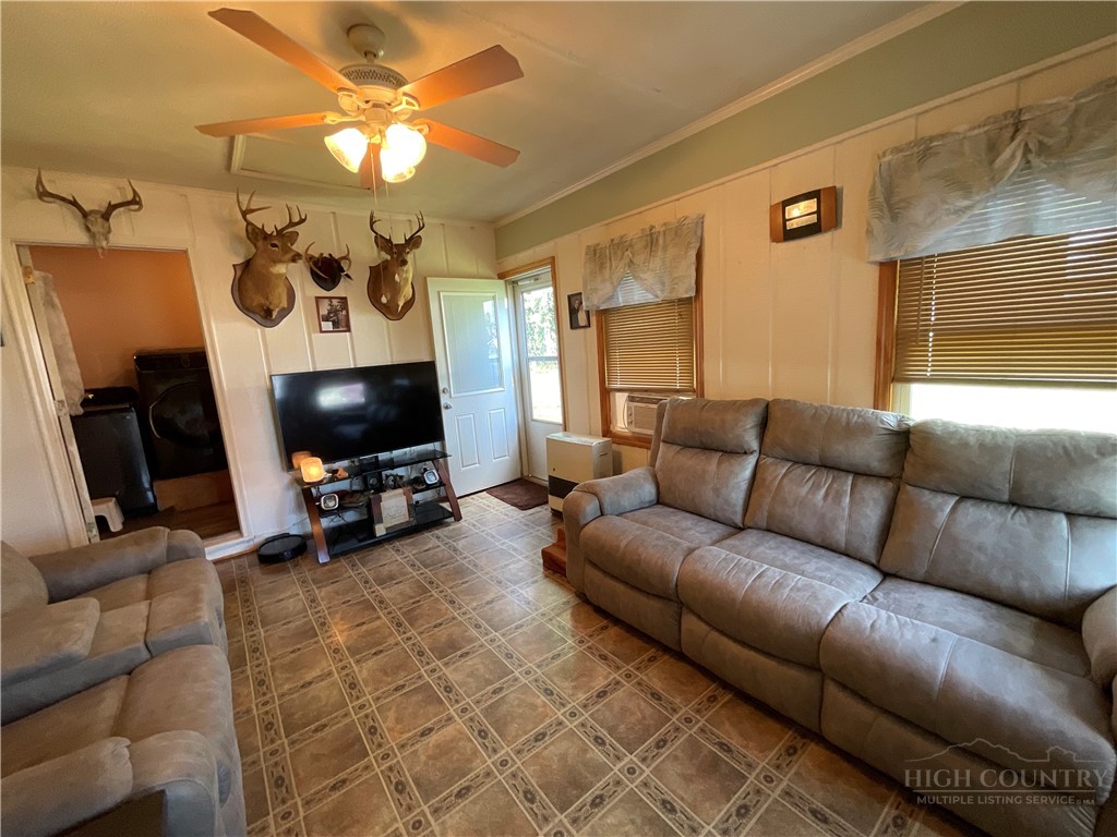 6627 Glade Valley Road Property Photo 12