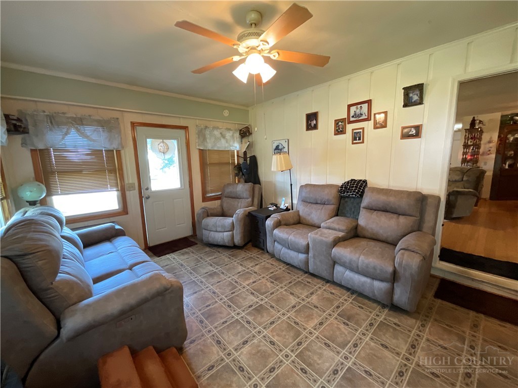 6627 Glade Valley Road Property Photo 14