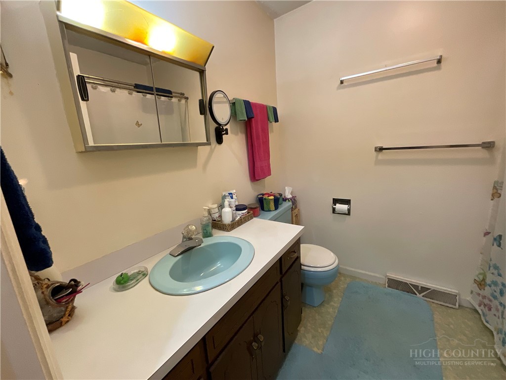 6627 Glade Valley Road Property Photo 37