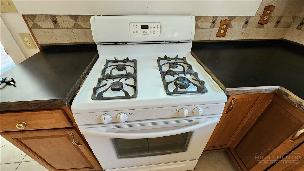 844 Connahetta Street Property Photo 4
