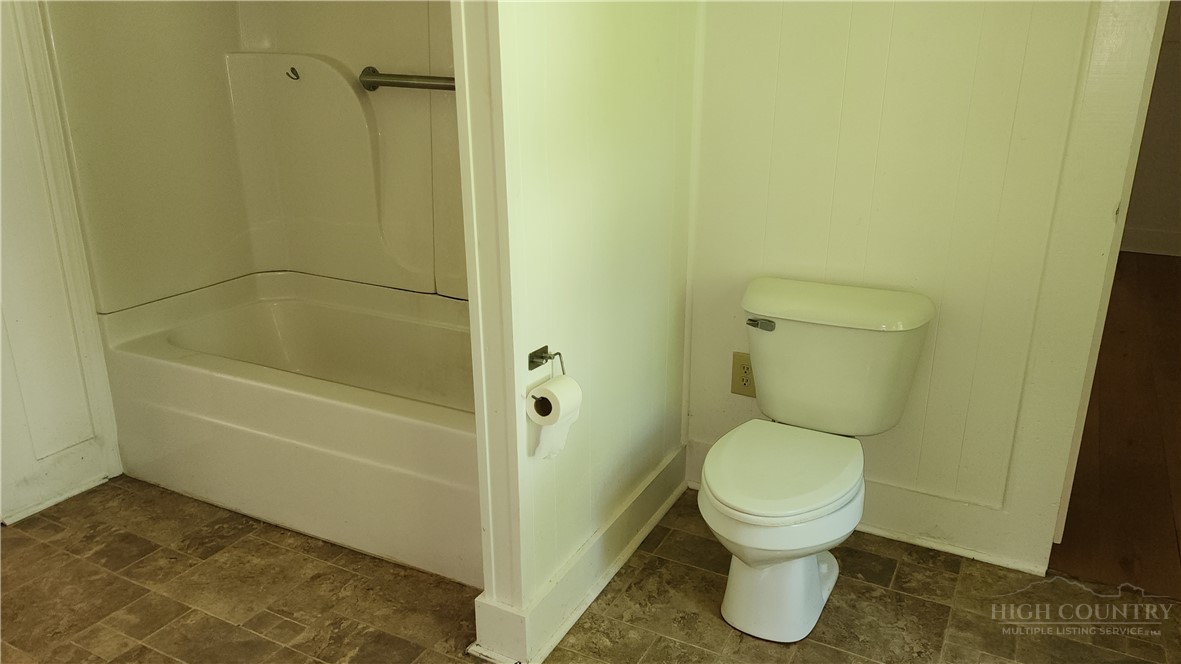 844 Connahetta Street Property Photo 9
