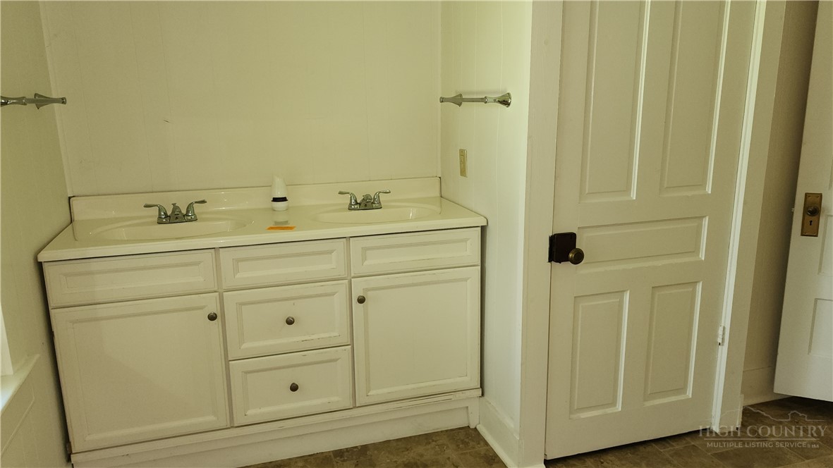 844 Connahetta Street Property Photo 10