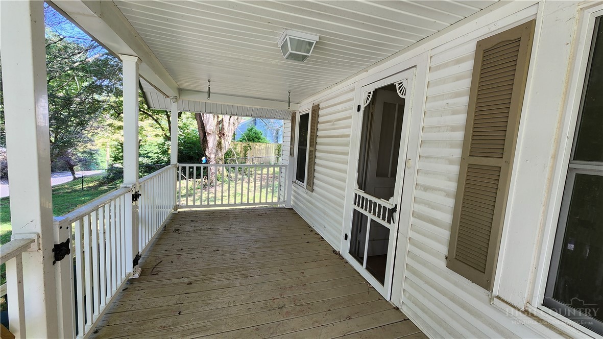 844 Connahetta Street Property Photo 14
