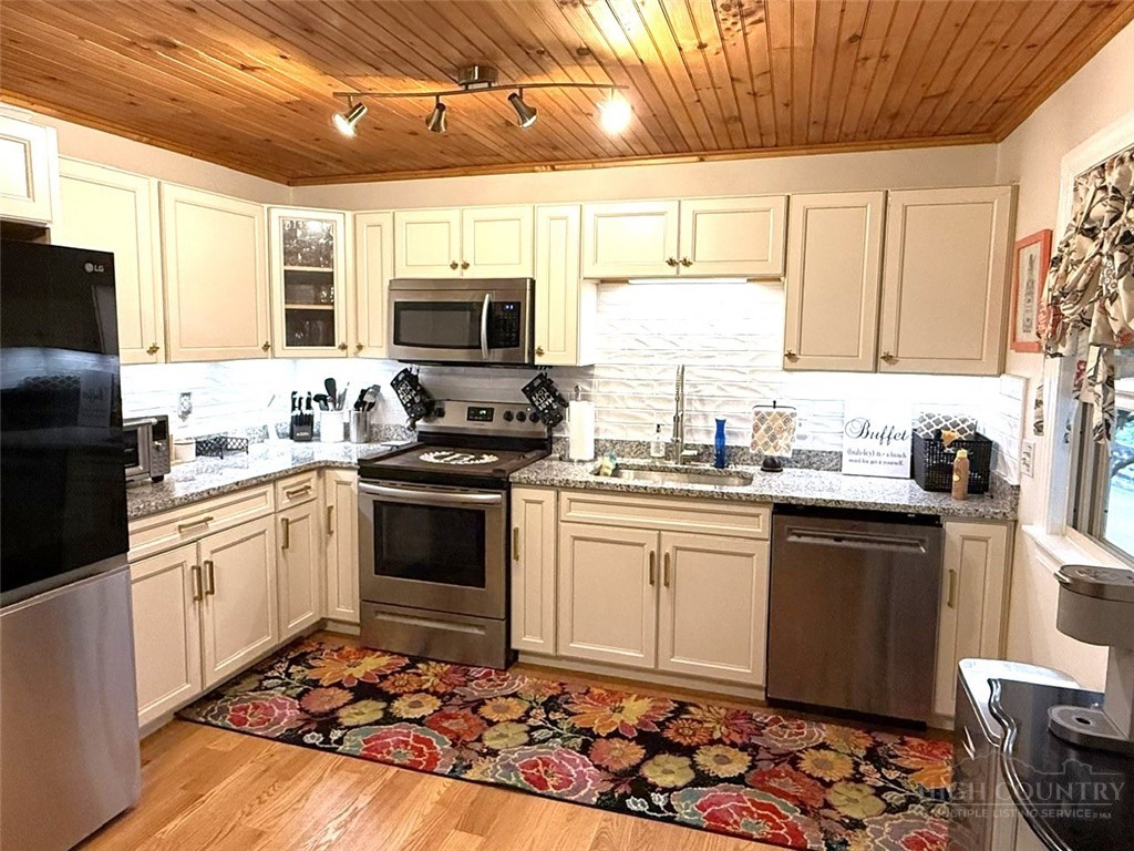 175 Pine Village 4 Property Photo 4