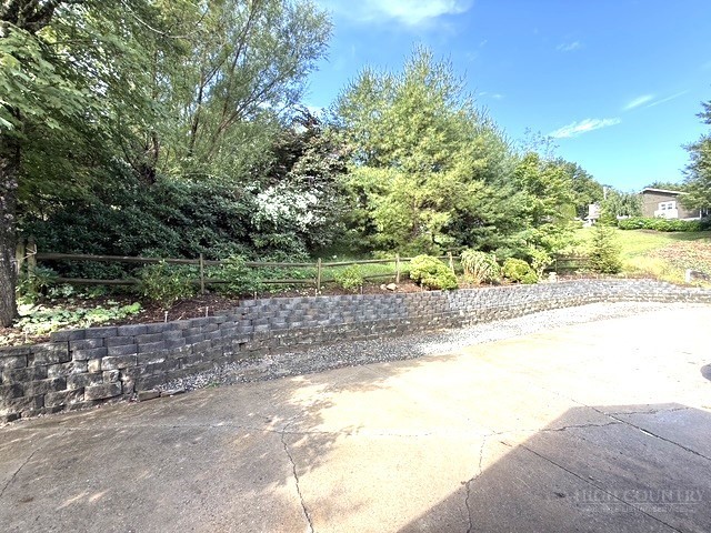 175 Pine Village 4 Property Photo 23