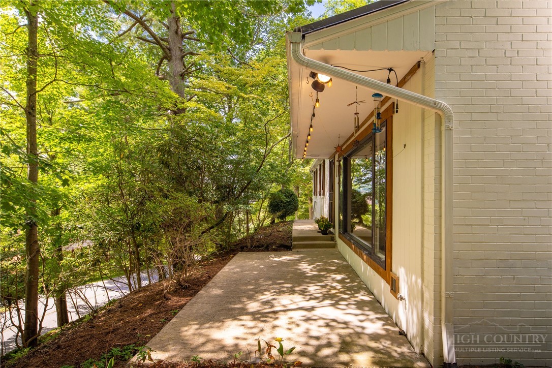 214 Blanwood Drive Property Photo 4