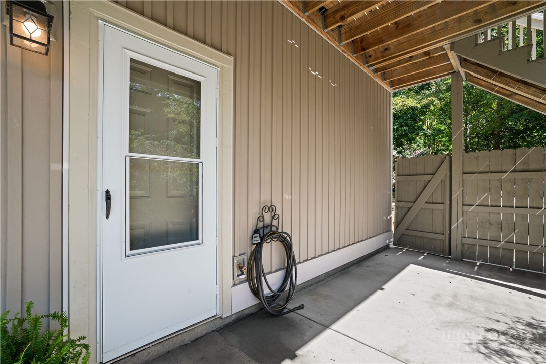 502 Queen Street Property Photo 5