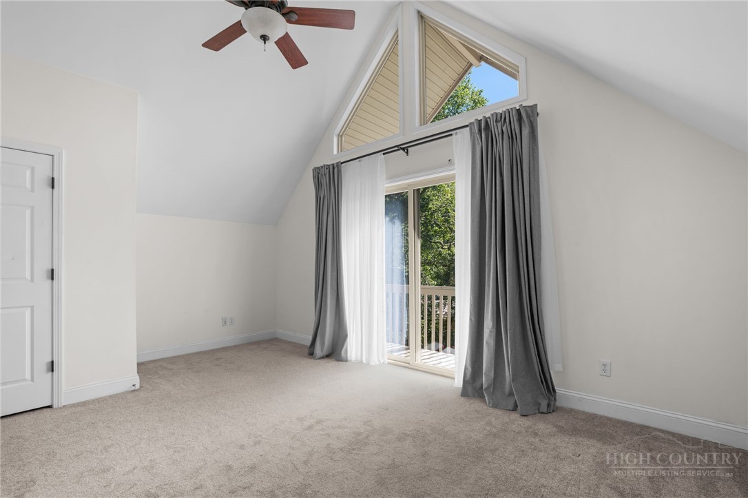 502 Queen Street Property Photo 32