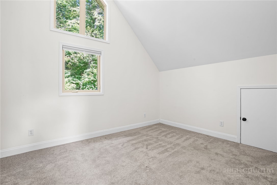 502 Queen Street Property Photo 35