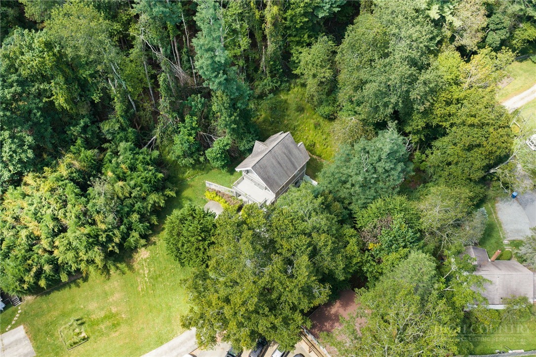 502 Queen Street Property Photo 45