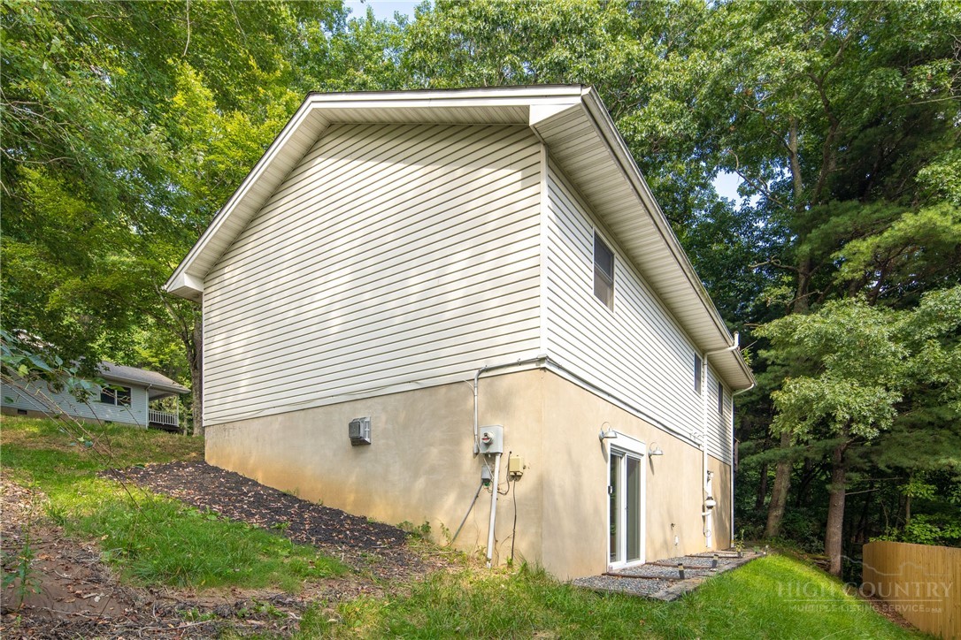 286 Sunset Drive Property Photo 3