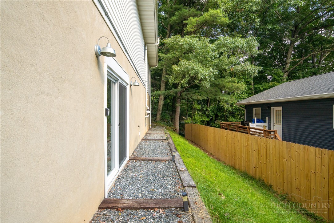 286 Sunset Drive Property Photo 5