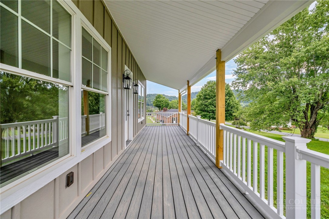 151 Ridgeside Drive Property Photo 3
