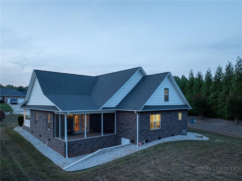 100 Rivercliff Drive Property Photo 8