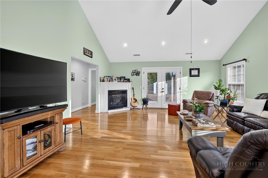 100 Rivercliff Drive Property Photo 10