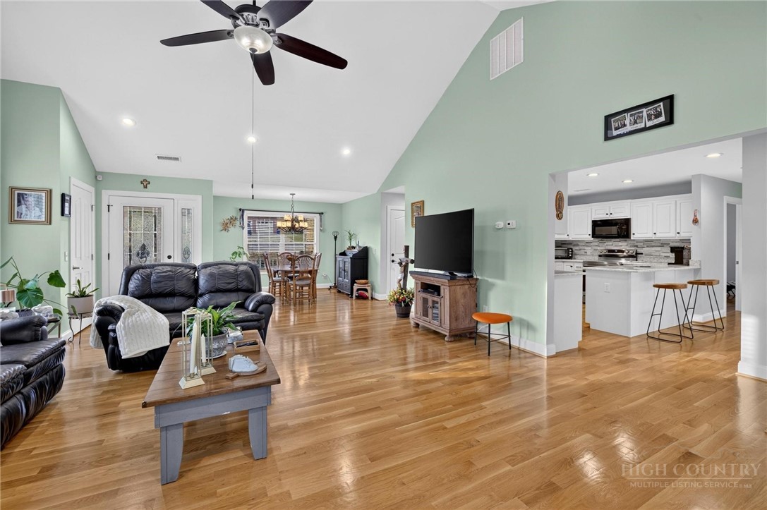 100 Rivercliff Drive Property Photo 11