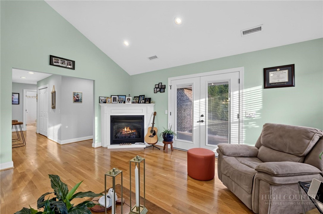100 Rivercliff Drive Property Photo 12