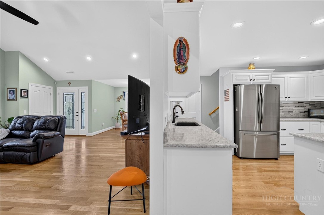 100 Rivercliff Drive Property Photo 16