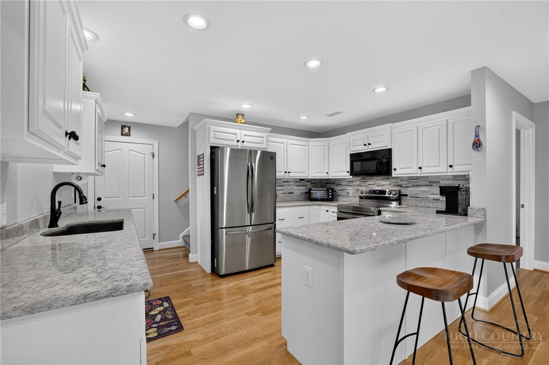 100 Rivercliff Drive Property Photo 17