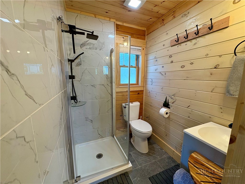 111 Almost Heaven Property Photo 10
