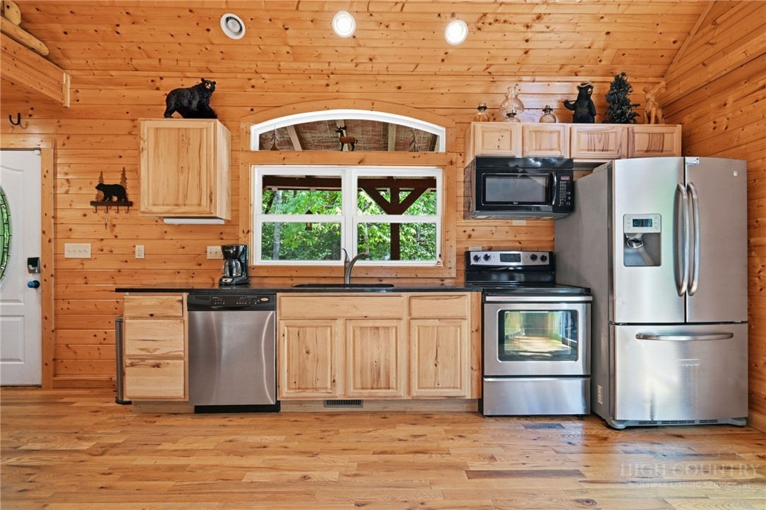 1158 Staghorn Road Property Photo 6