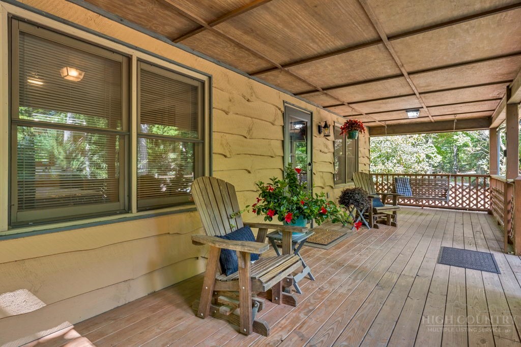 461 Galax Circle Property Photo 4