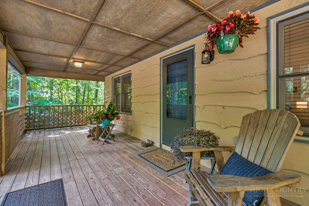 461 Galax Circle Property Photo 5
