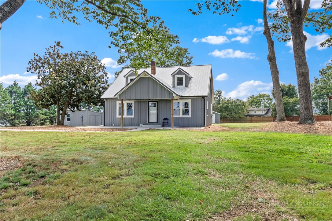 4752 W Old Us 421 Highway Property Photo 1