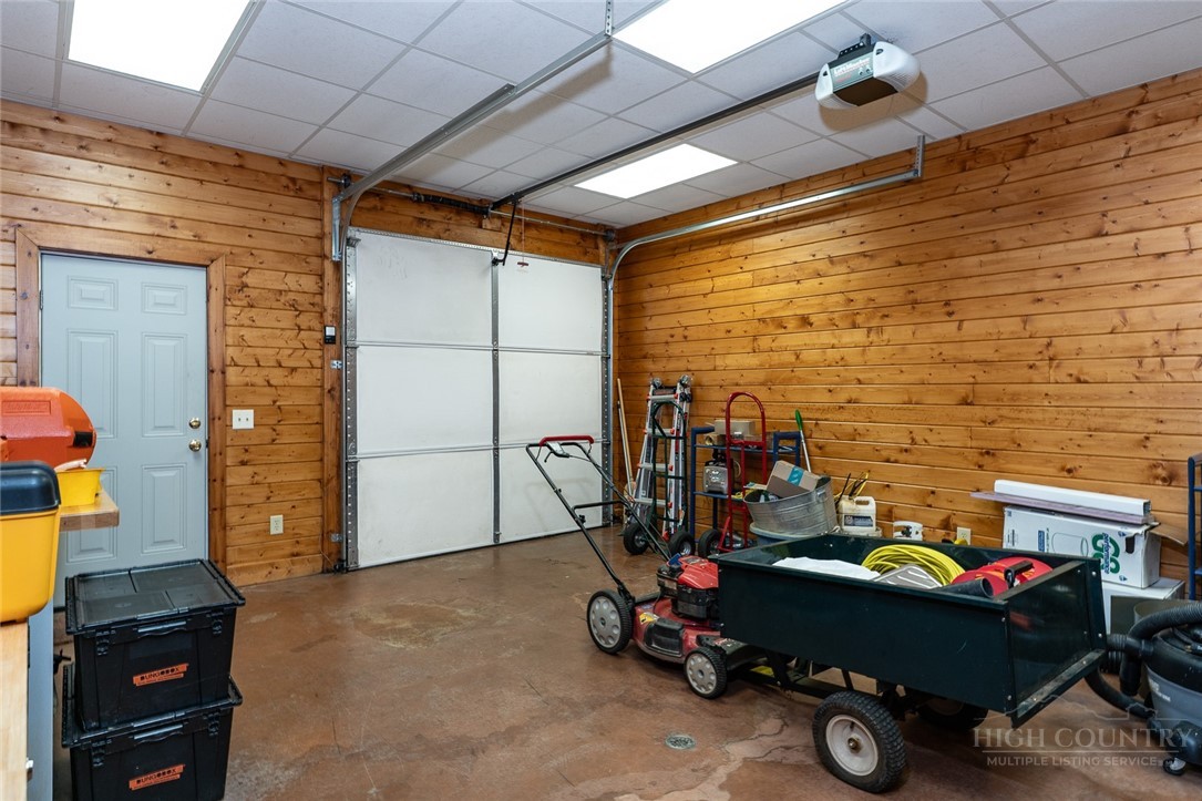 408 Broomtail Lane Property Photo 34