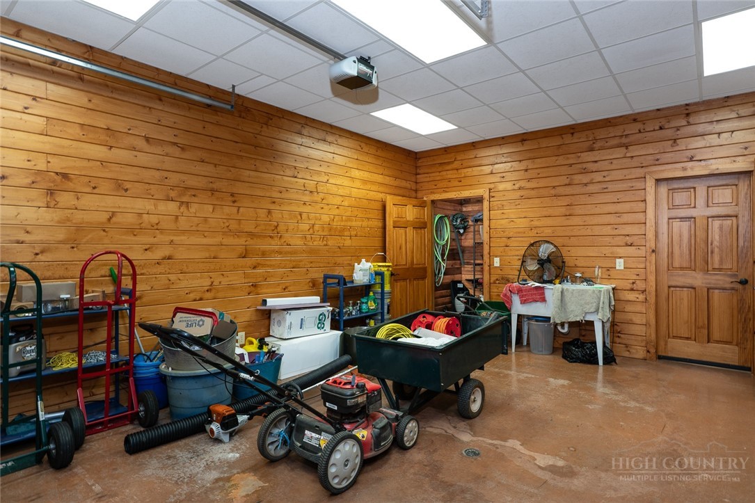 408 Broomtail Lane Property Photo 35