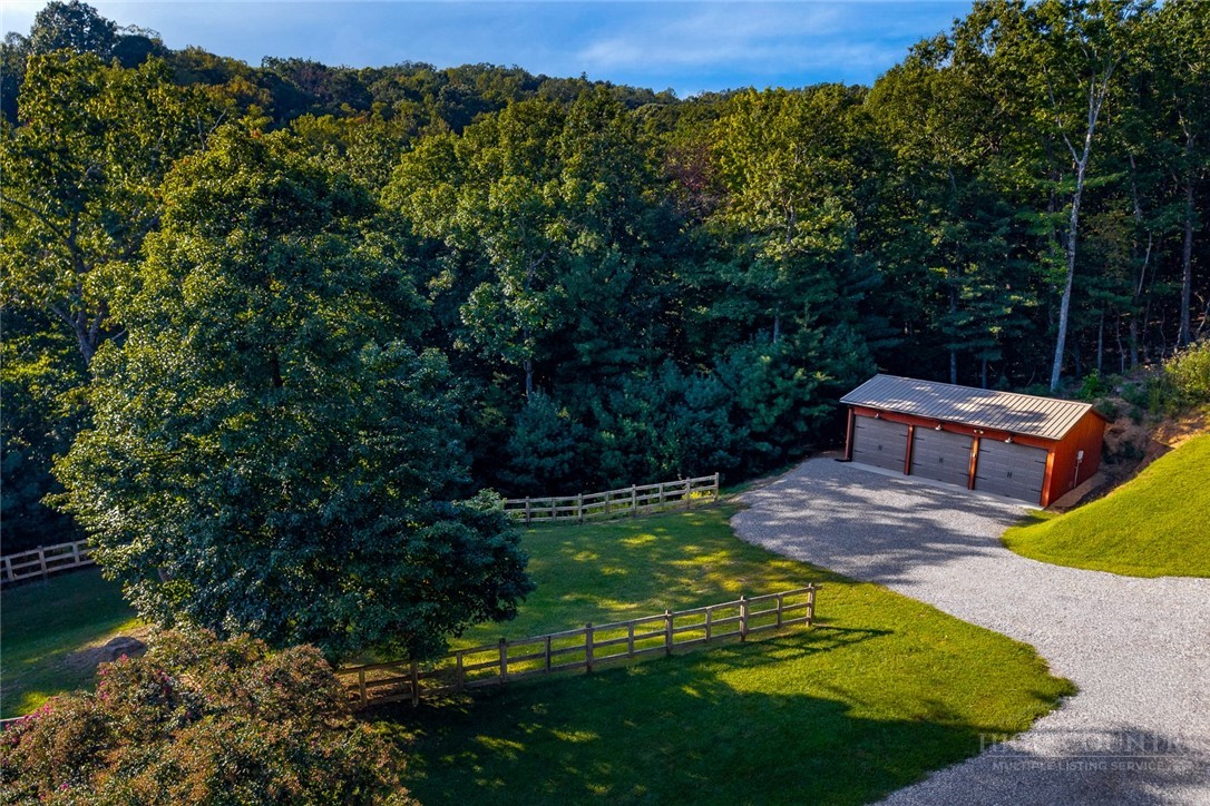 408 Broomtail Lane Property Photo 46