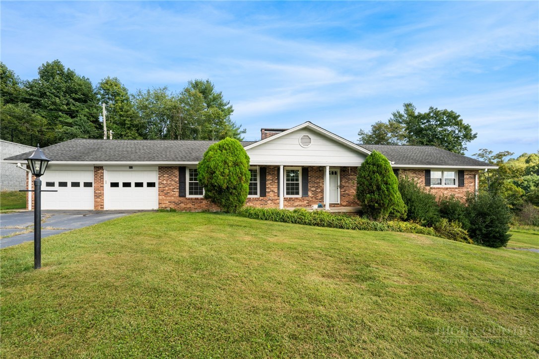 212 Whispering Pines Road Property Photo 1
