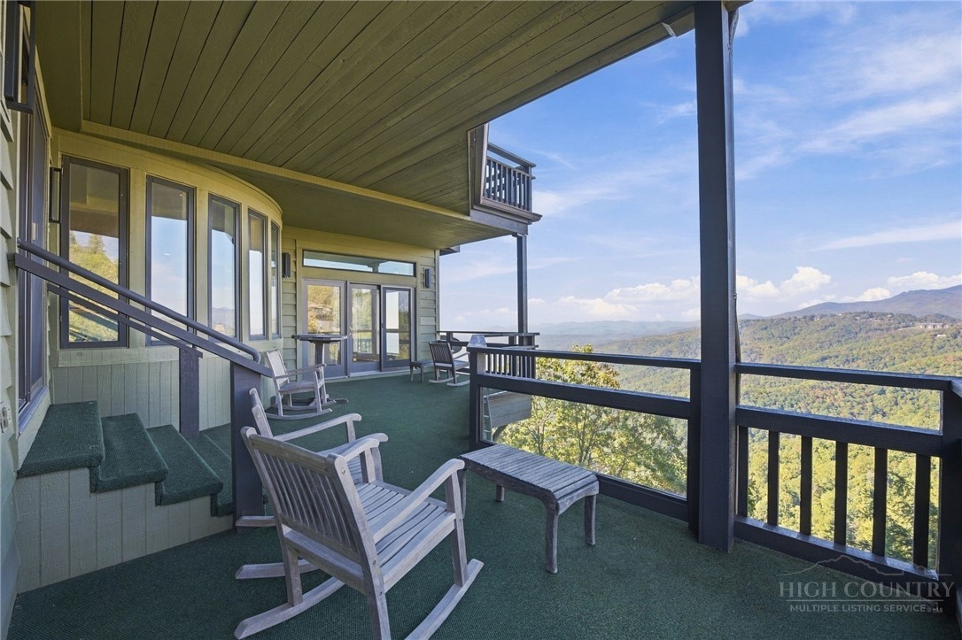 1073 Wonderland Trail B Property Photo 3