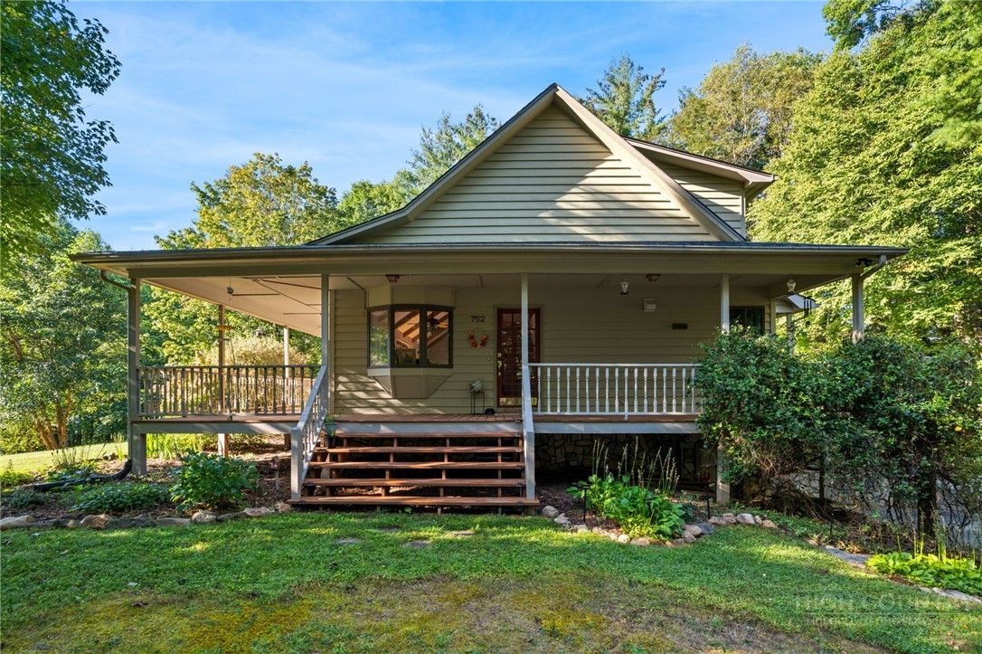752 James Street Property Photo 1