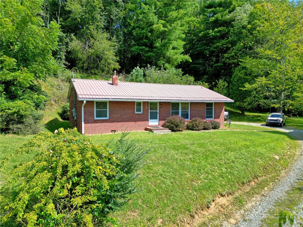 632 Queen Street Property Photo 2