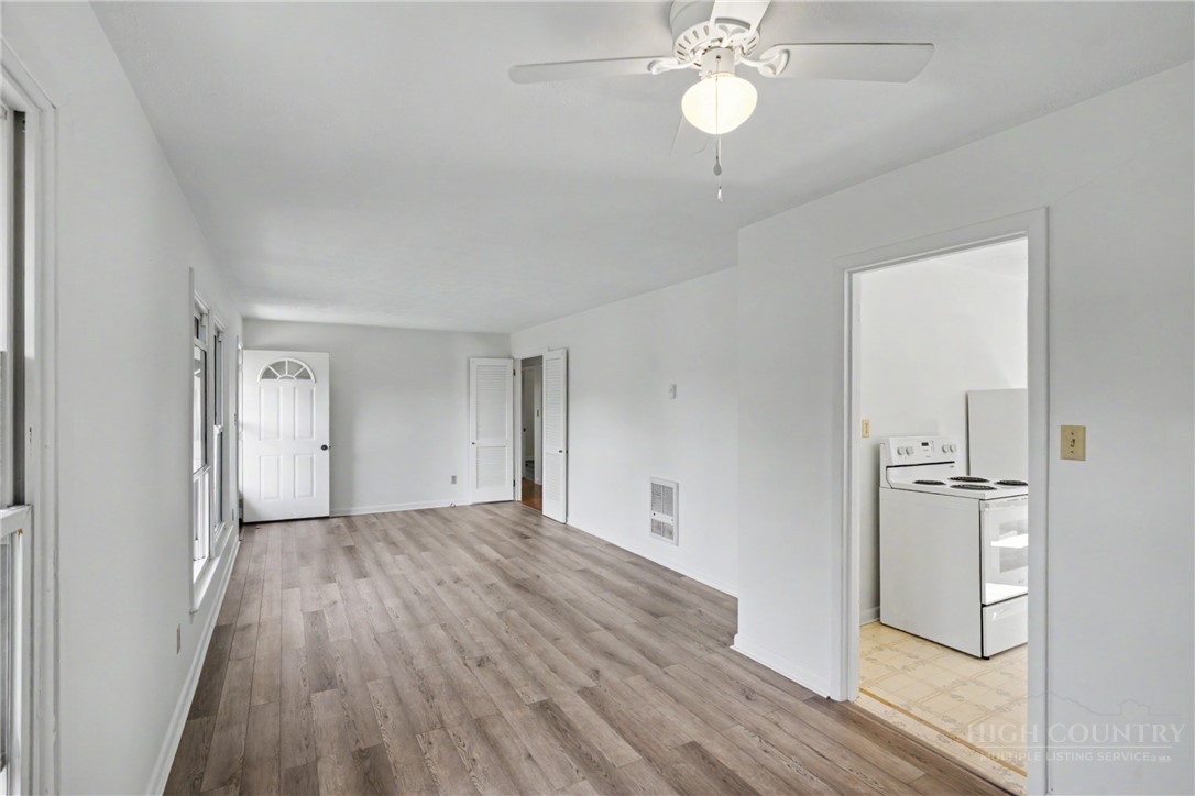 632 Queen Street Property Photo 8