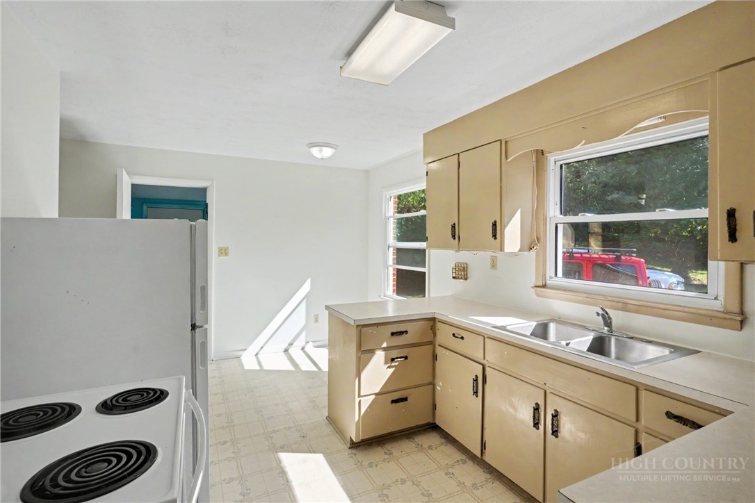 632 Queen Street Property Photo 9