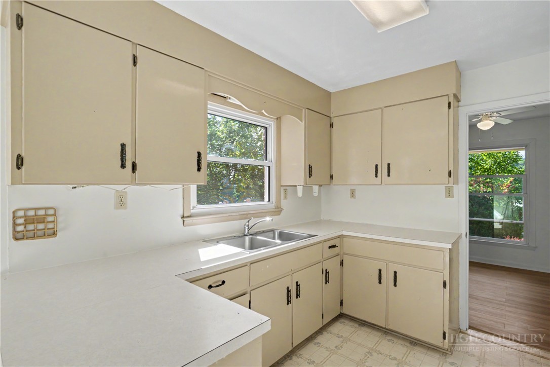 632 Queen Street Property Photo 10