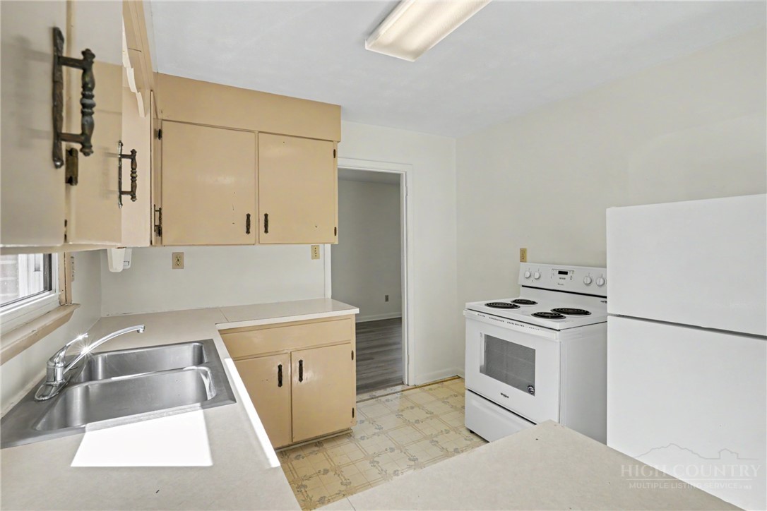 632 Queen Street Property Photo 11
