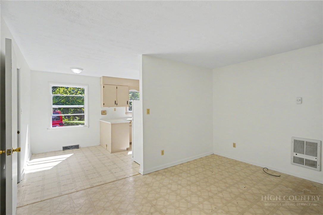 632 Queen Street Property Photo 12