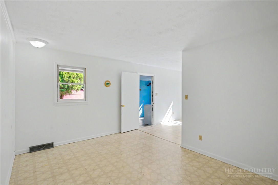 632 Queen Street Property Photo 13