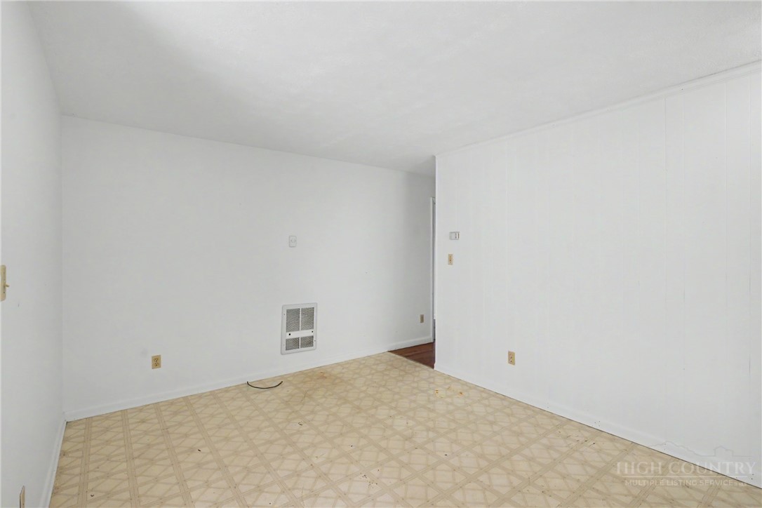 632 Queen Street Property Photo 14