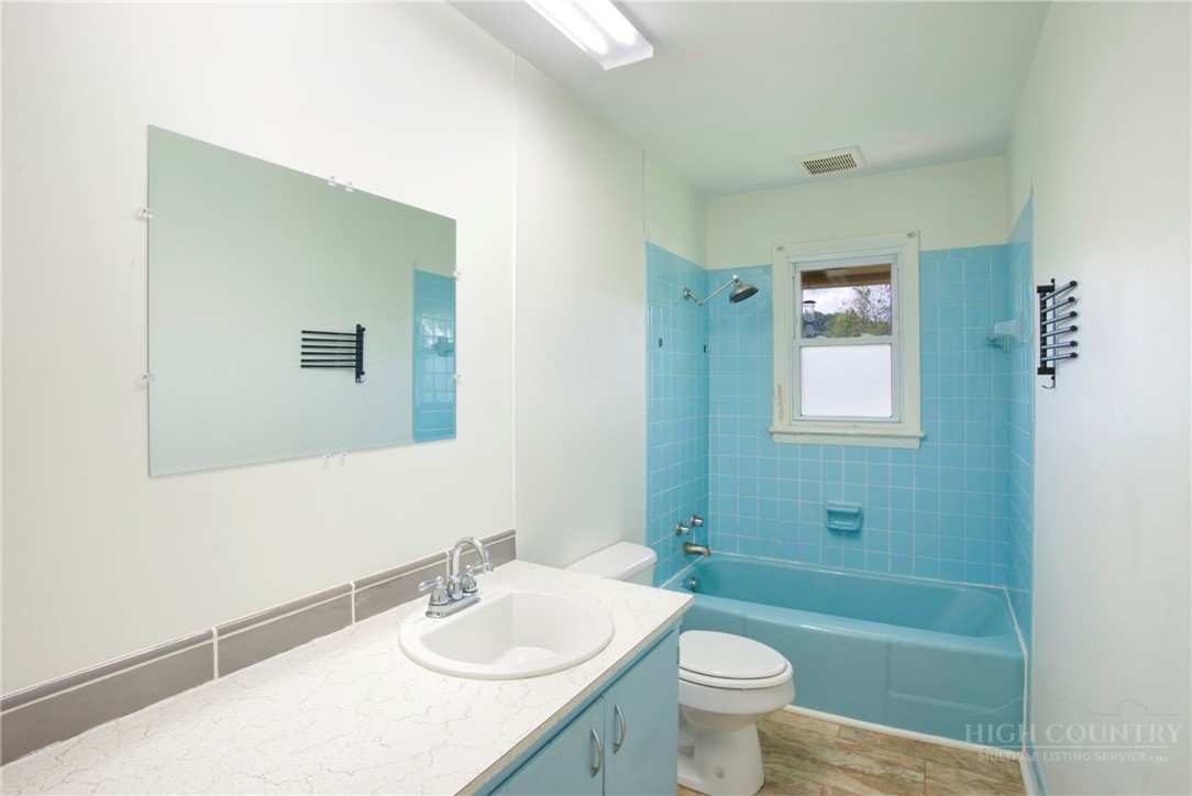632 Queen Street Property Photo 17