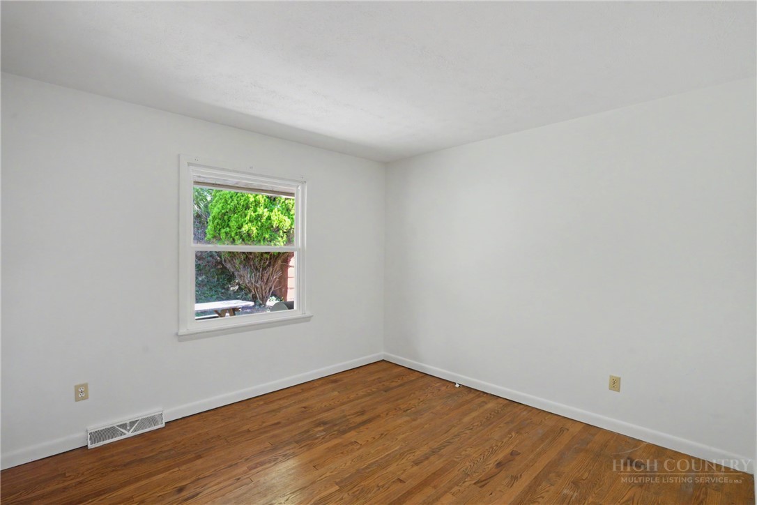 632 Queen Street Property Photo 24