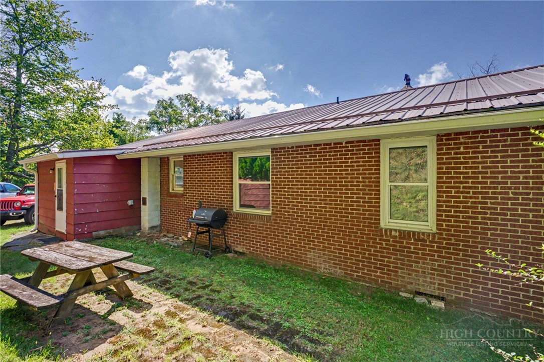 632 Queen Street Property Photo 28