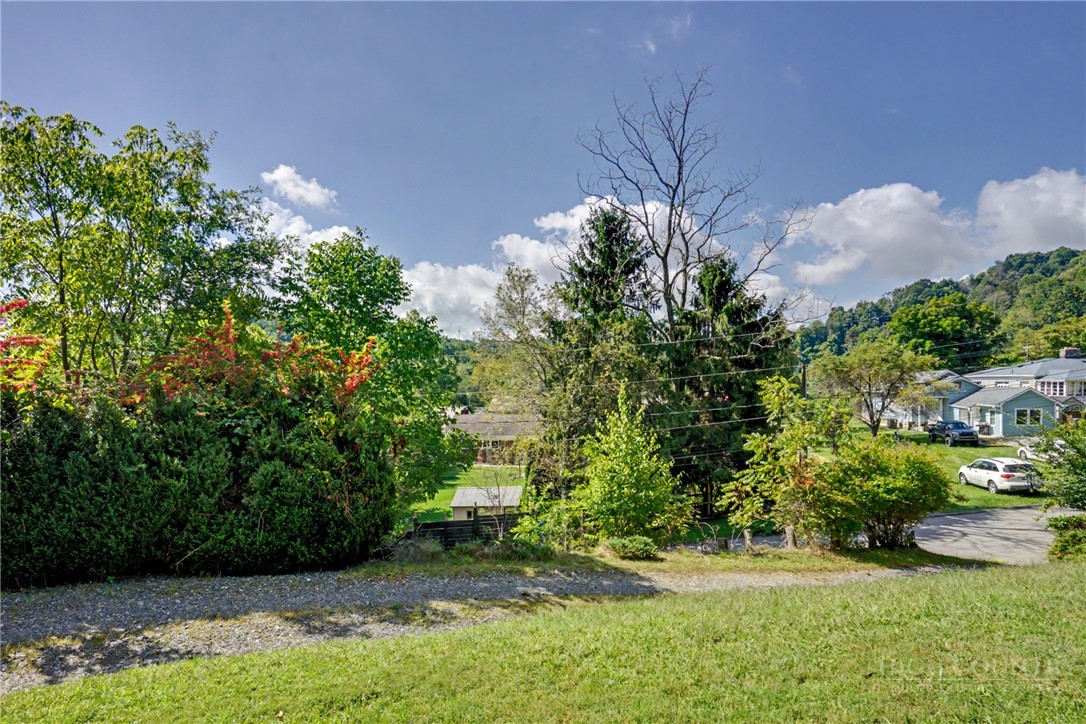 632 Queen Street Property Photo 33