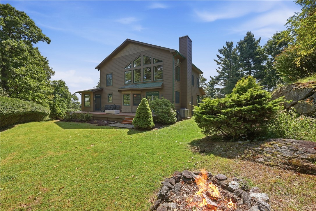 280 Rattlesnake Mountain Property Photo 1