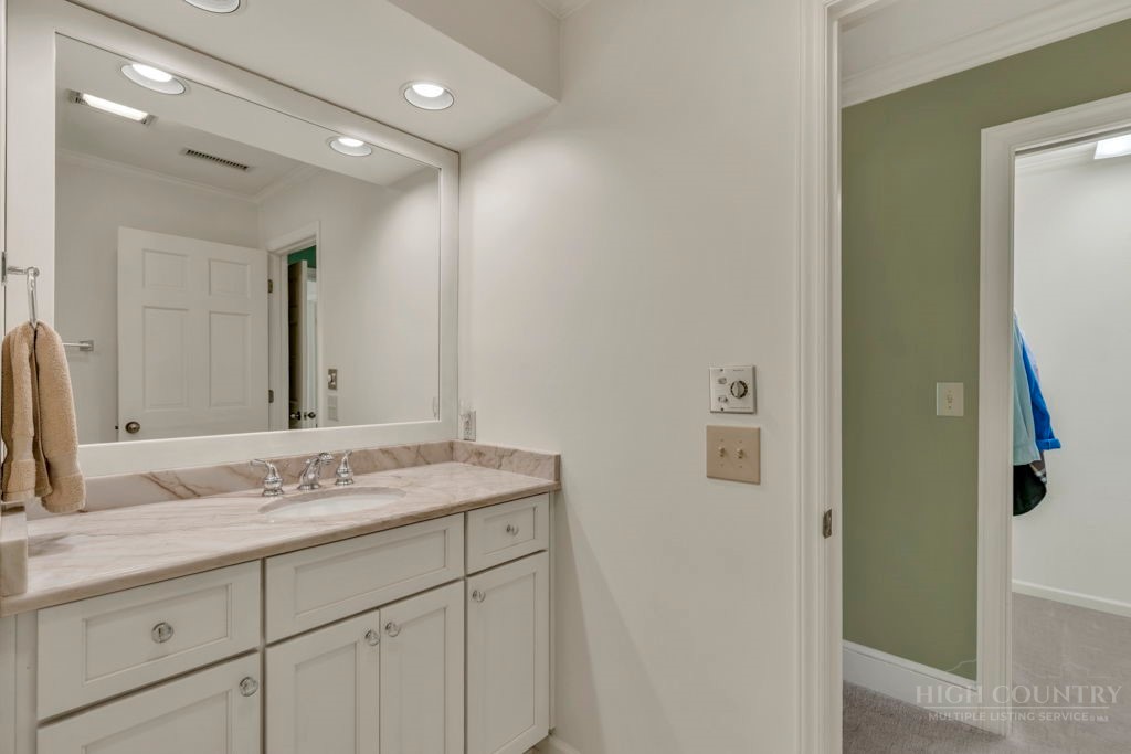 490 Clubhouse Drive C3 Property Photo 34